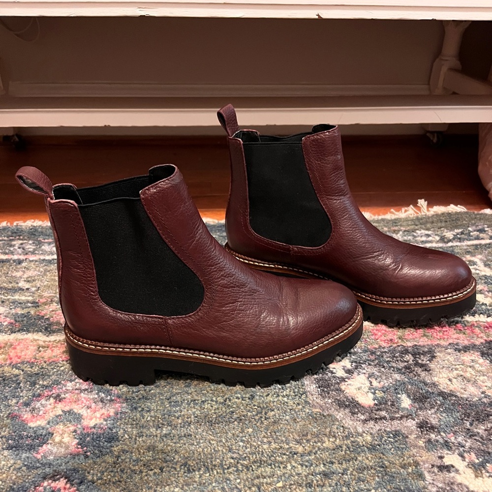 Caslon Miller Water Resistant Lug Chelsea Boot - Size 6.5